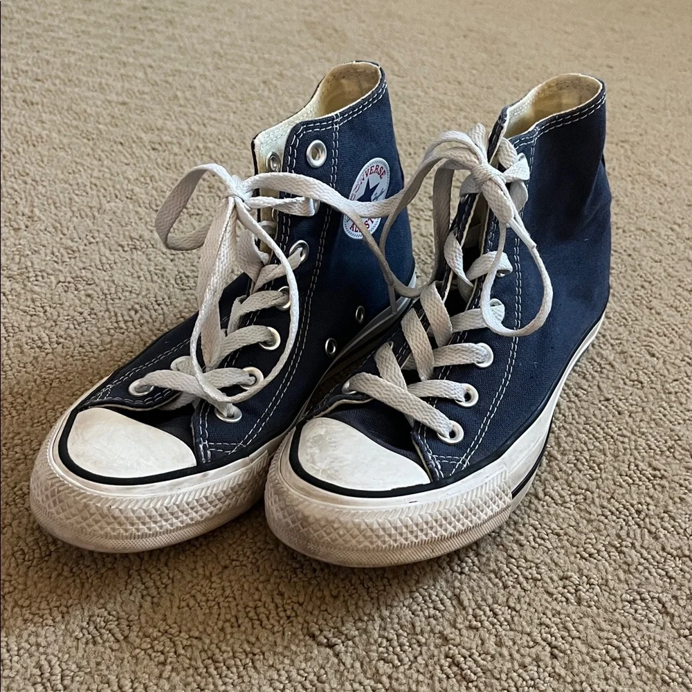 Converse Classic Navy Blue High-Tops - in amazing shape - Picture 1 of 6